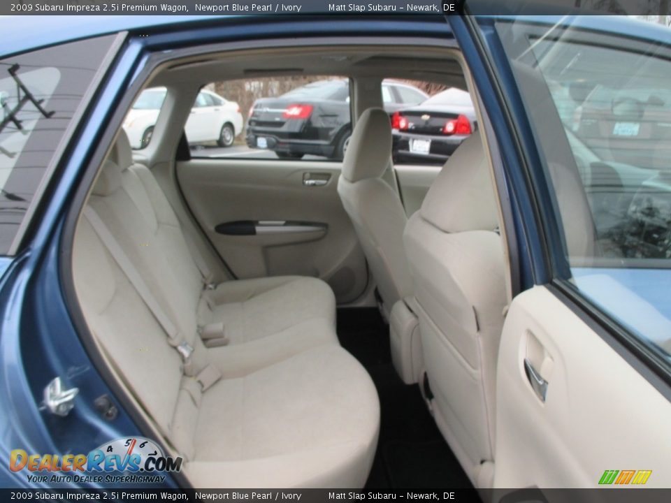 2009 Subaru Impreza 2.5i Premium Wagon Newport Blue Pearl / Ivory Photo #19