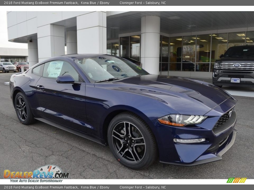Front 3/4 View of 2018 Ford Mustang EcoBoost Premium Fastback Photo #1