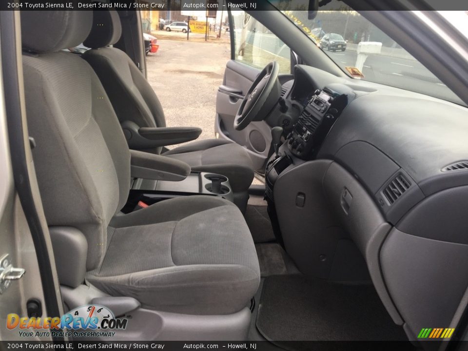 2004 Toyota Sienna LE Desert Sand Mica / Stone Gray Photo #11