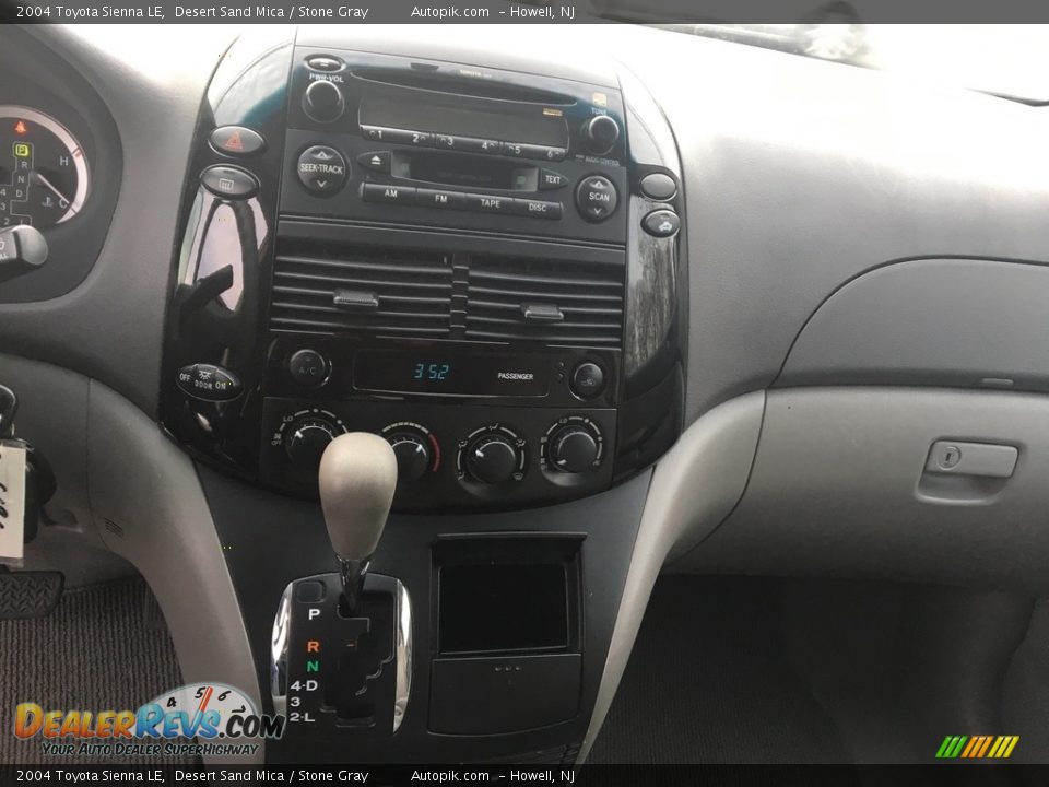 2004 Toyota Sienna LE Desert Sand Mica / Stone Gray Photo #13