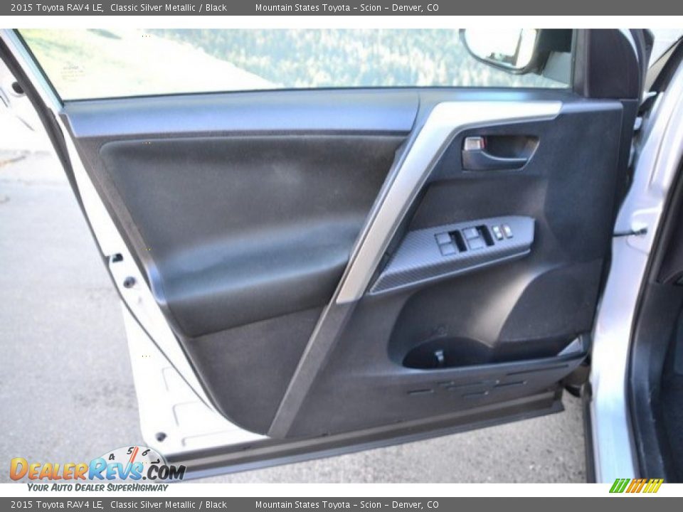 2015 Toyota RAV4 LE Classic Silver Metallic / Black Photo #24
