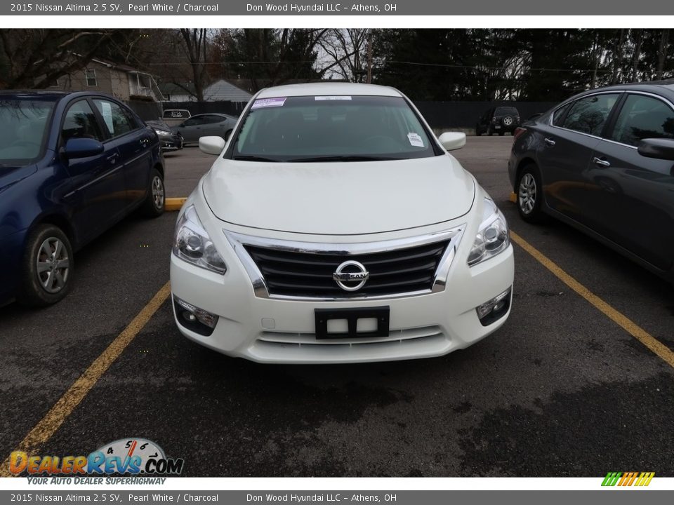 2015 Nissan Altima 2.5 SV Pearl White / Charcoal Photo #2