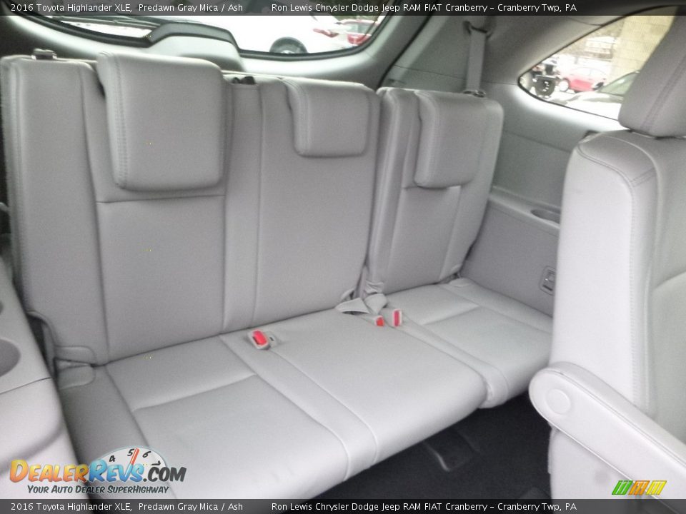 2016 Toyota Highlander XLE Predawn Gray Mica / Ash Photo #11