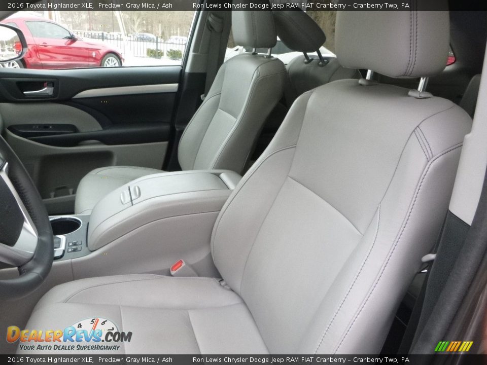 2016 Toyota Highlander XLE Predawn Gray Mica / Ash Photo #15
