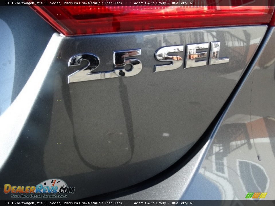 2011 Volkswagen Jetta SEL Sedan Platinum Gray Metallic / Titan Black Photo #30