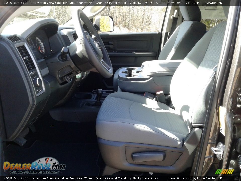2018 Ram 3500 Tradesman Crew Cab 4x4 Dual Rear Wheel Granite Crystal Metallic / Black/Diesel Gray Photo #10