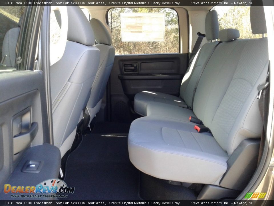 2018 Ram 3500 Tradesman Crew Cab 4x4 Dual Rear Wheel Granite Crystal Metallic / Black/Diesel Gray Photo #11