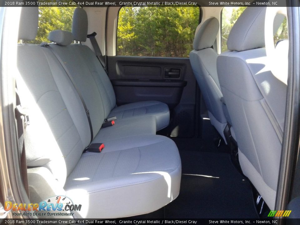 2018 Ram 3500 Tradesman Crew Cab 4x4 Dual Rear Wheel Granite Crystal Metallic / Black/Diesel Gray Photo #13