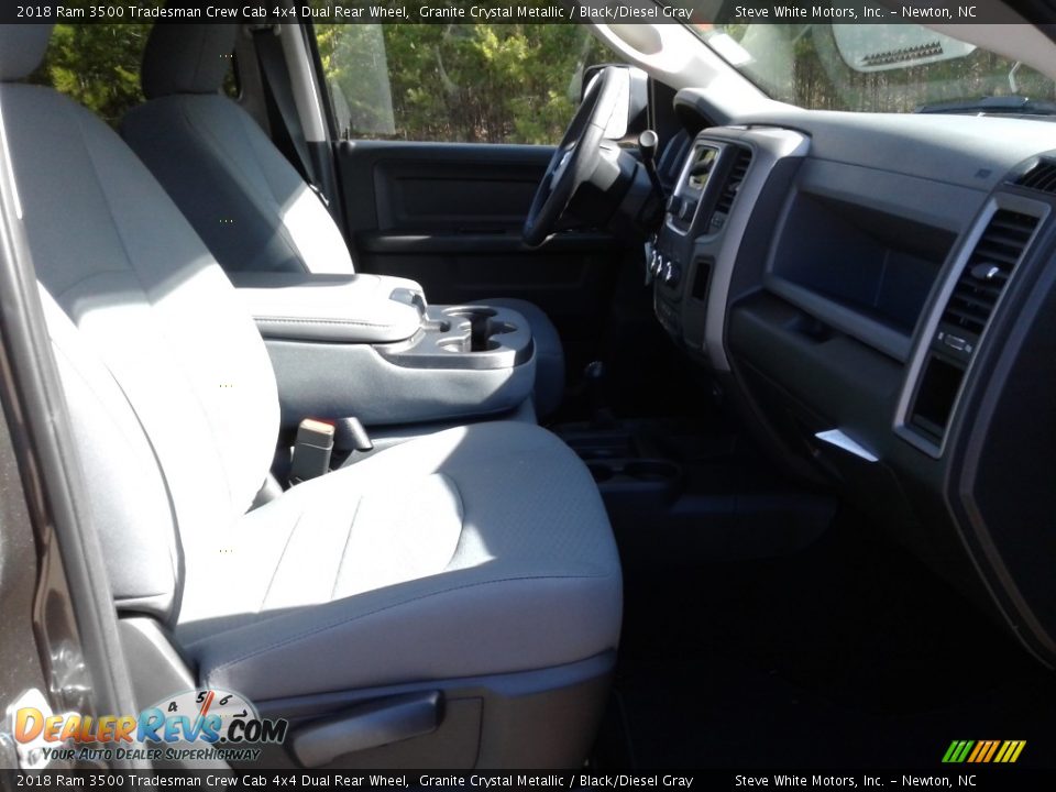 2018 Ram 3500 Tradesman Crew Cab 4x4 Dual Rear Wheel Granite Crystal Metallic / Black/Diesel Gray Photo #14