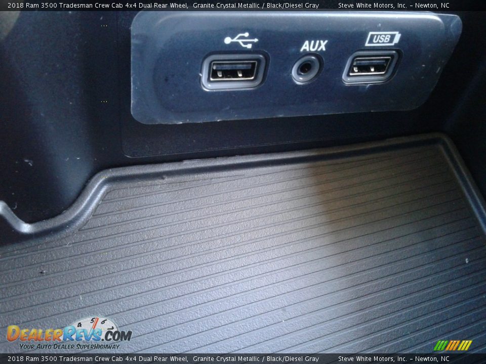 2018 Ram 3500 Tradesman Crew Cab 4x4 Dual Rear Wheel Granite Crystal Metallic / Black/Diesel Gray Photo #22