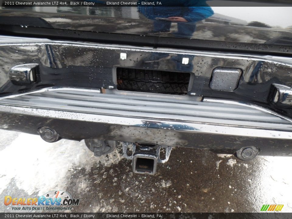 2011 Chevrolet Avalanche LTZ 4x4 Black / Ebony Photo #10