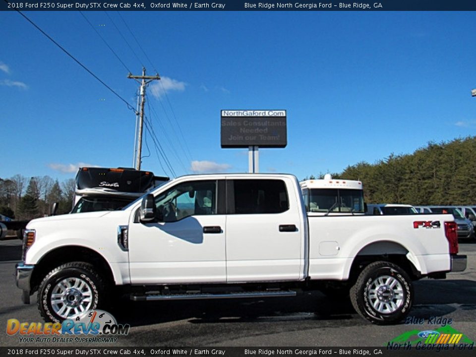 2018 Ford F250 Super Duty STX Crew Cab 4x4 Oxford White / Earth Gray Photo #2