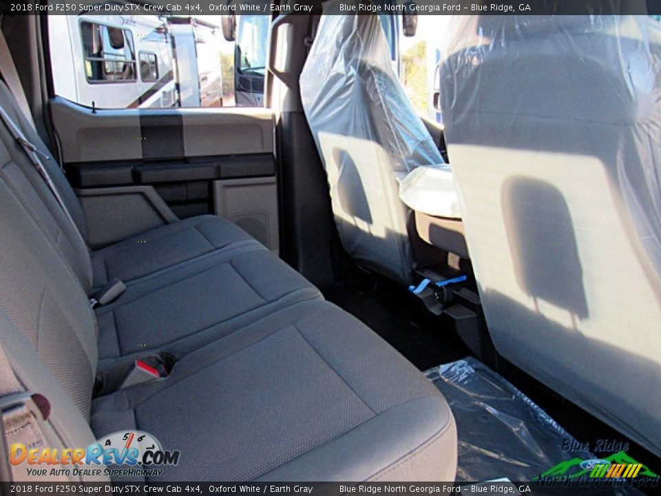 2018 Ford F250 Super Duty STX Crew Cab 4x4 Oxford White / Earth Gray Photo #12
