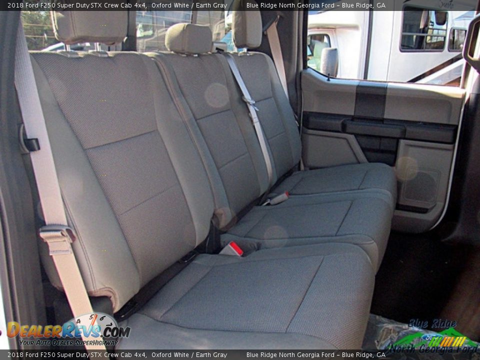 2018 Ford F250 Super Duty STX Crew Cab 4x4 Oxford White / Earth Gray Photo #13