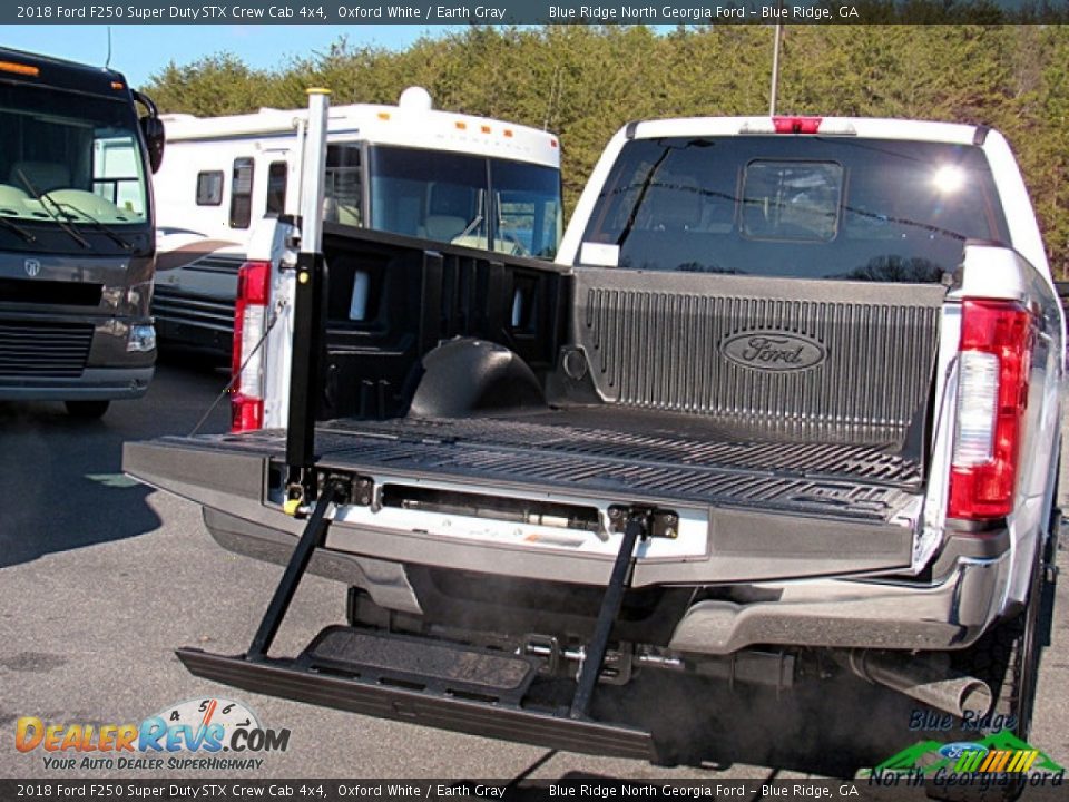 2018 Ford F250 Super Duty STX Crew Cab 4x4 Oxford White / Earth Gray Photo #14