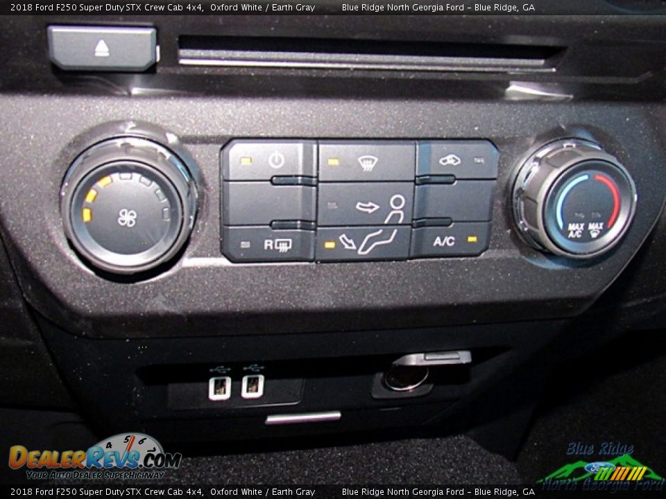2018 Ford F250 Super Duty STX Crew Cab 4x4 Oxford White / Earth Gray Photo #22