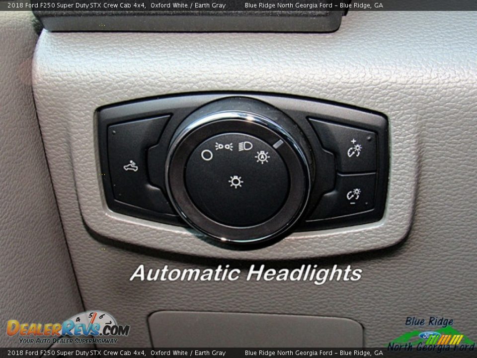 2018 Ford F250 Super Duty STX Crew Cab 4x4 Oxford White / Earth Gray Photo #24