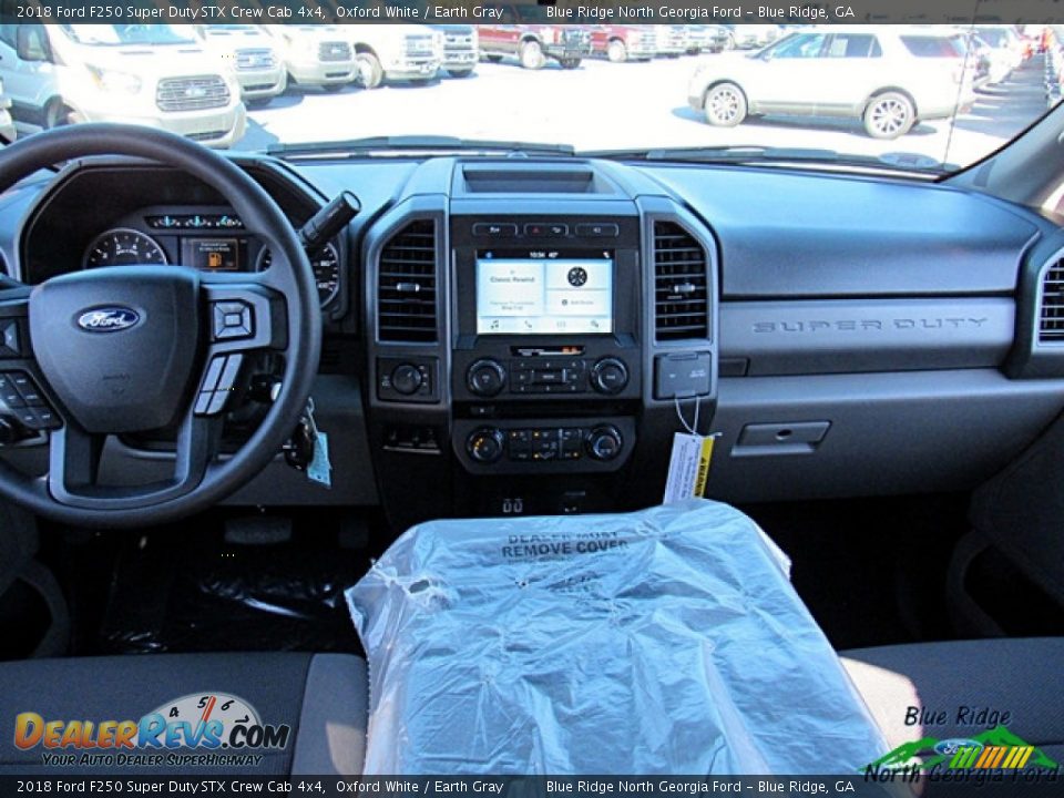 2018 Ford F250 Super Duty STX Crew Cab 4x4 Oxford White / Earth Gray Photo #29