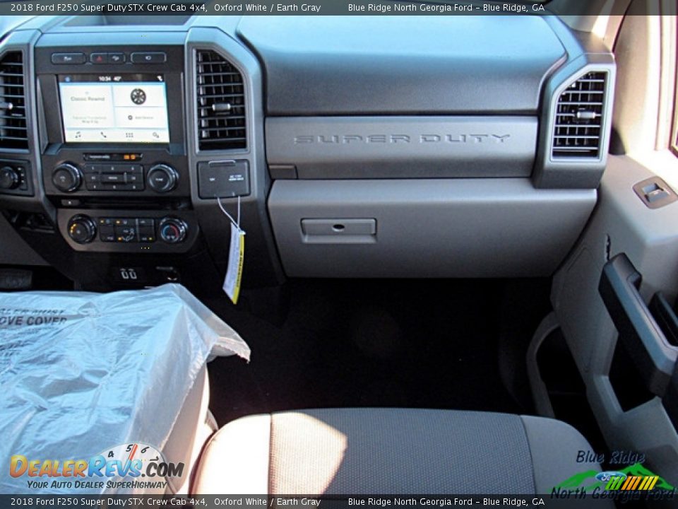 2018 Ford F250 Super Duty STX Crew Cab 4x4 Oxford White / Earth Gray Photo #30