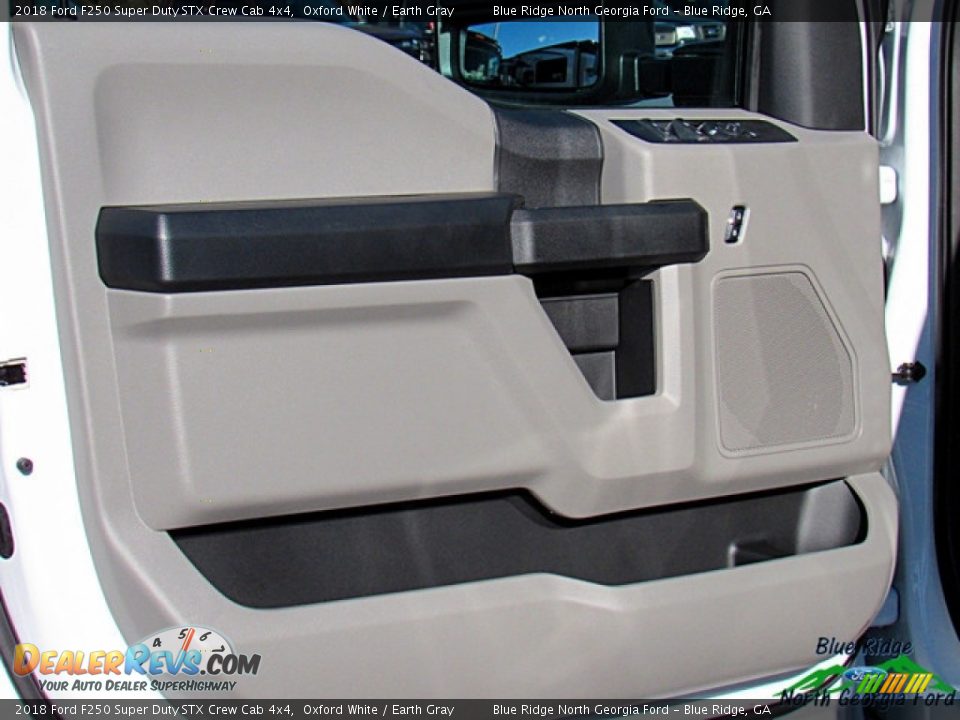2018 Ford F250 Super Duty STX Crew Cab 4x4 Oxford White / Earth Gray Photo #31
