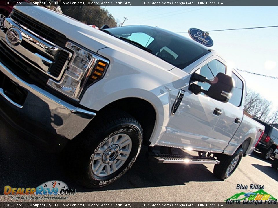 2018 Ford F250 Super Duty STX Crew Cab 4x4 Oxford White / Earth Gray Photo #34