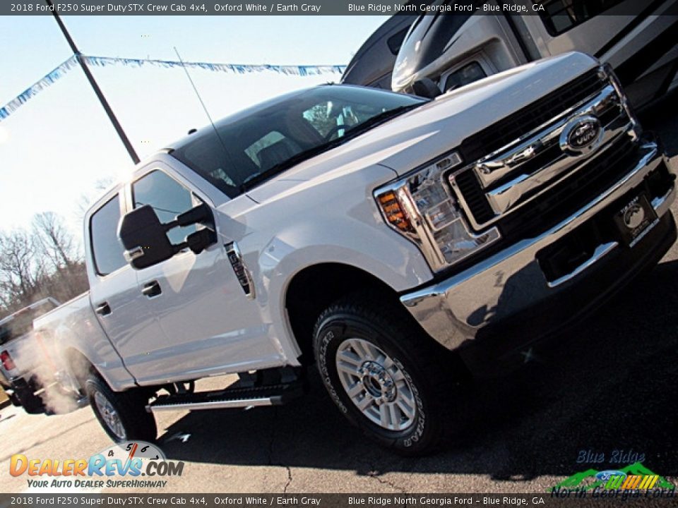 2018 Ford F250 Super Duty STX Crew Cab 4x4 Oxford White / Earth Gray Photo #35