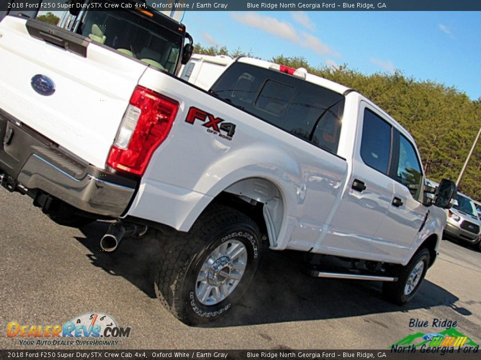 2018 Ford F250 Super Duty STX Crew Cab 4x4 Oxford White / Earth Gray Photo #36