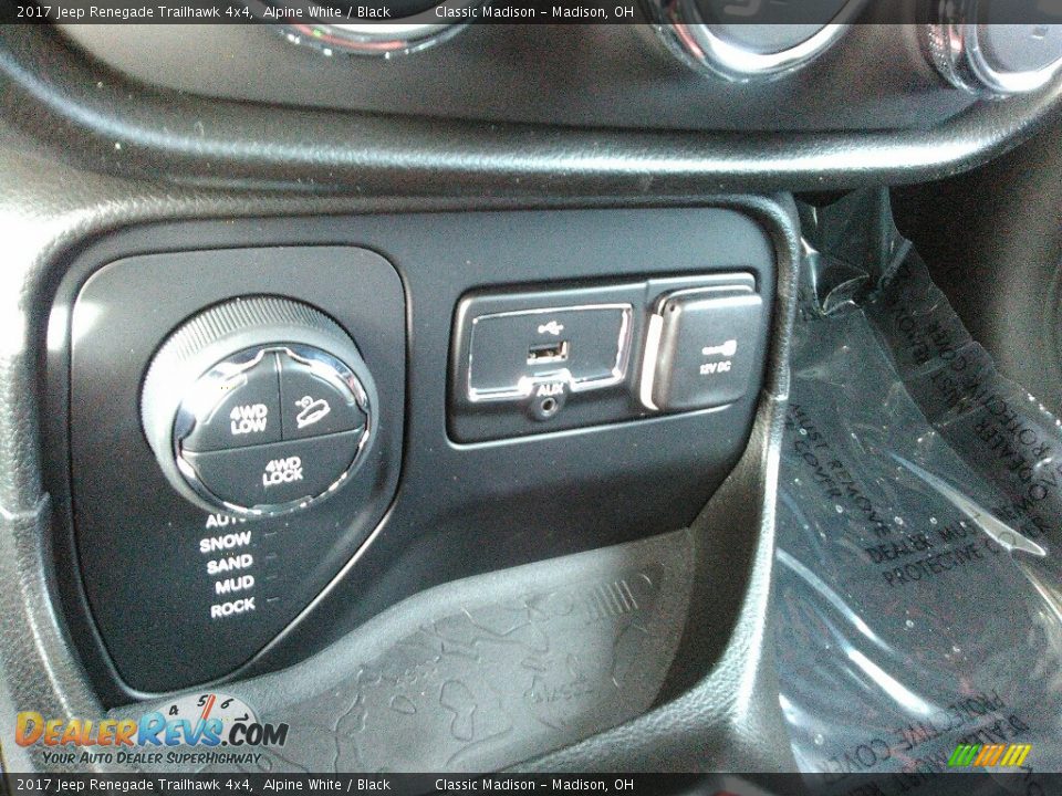 2017 Jeep Renegade Trailhawk 4x4 Alpine White / Black Photo #10