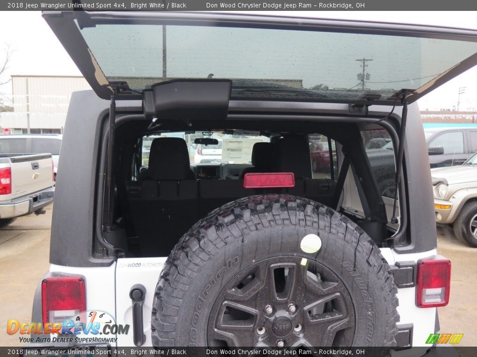 2018 Jeep Wrangler Unlimited Sport 4x4 Bright White / Black Photo #22
