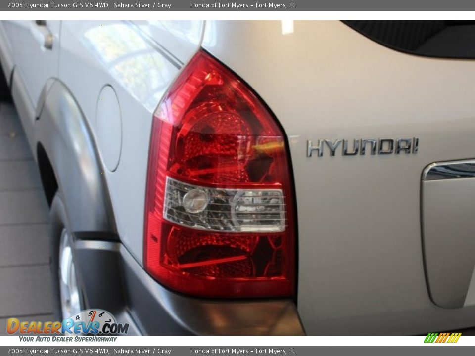 2005 Hyundai Tucson GLS V6 4WD Sahara Silver / Gray Photo #9