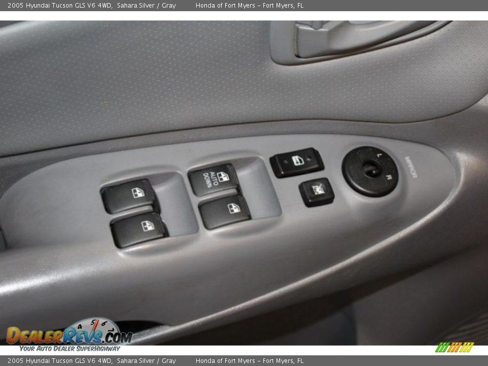 2005 Hyundai Tucson GLS V6 4WD Sahara Silver / Gray Photo #15