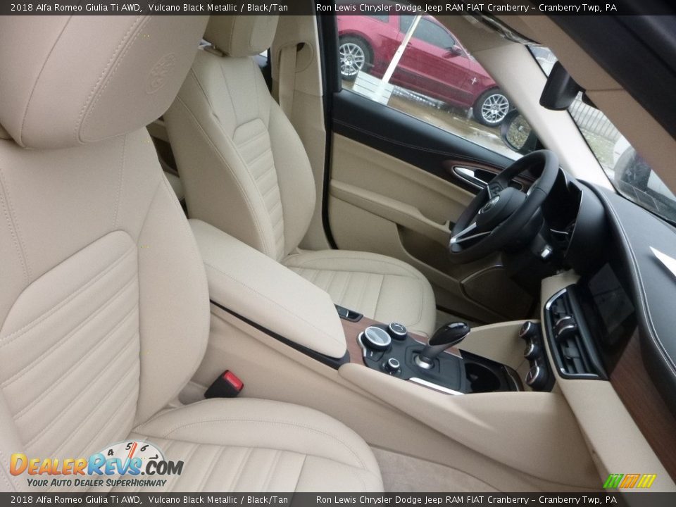 2018 Alfa Romeo Giulia Ti AWD Vulcano Black Metallic / Black/Tan Photo #13