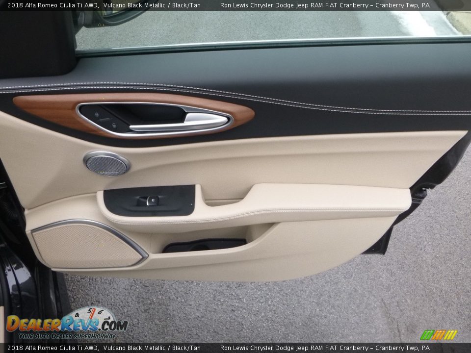 Door Panel of 2018 Alfa Romeo Giulia Ti AWD Photo #15