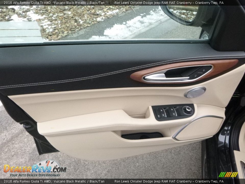 Door Panel of 2018 Alfa Romeo Giulia Ti AWD Photo #19