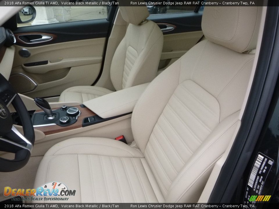 Front Seat of 2018 Alfa Romeo Giulia Ti AWD Photo #21