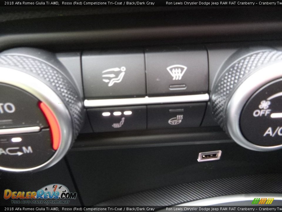 2018 Alfa Romeo Giulia Ti AWD Rosso (Red) Competizione Tri-Coat / Black/Dark Gray Photo #26