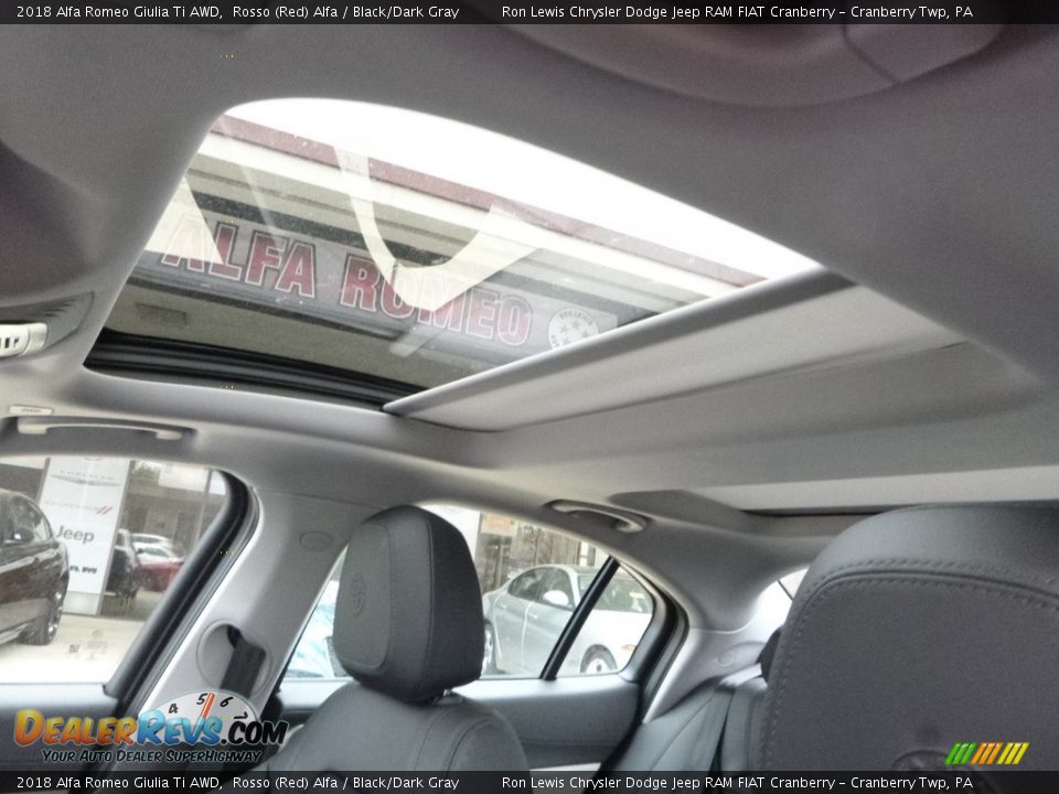 2018 Alfa Romeo Giulia Ti AWD Rosso (Red) Alfa / Black/Dark Gray Photo #22