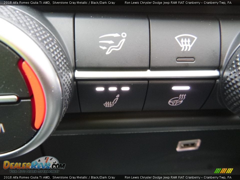 2018 Alfa Romeo Giulia Ti AWD Silverstone Gray Metallic / Black/Dark Gray Photo #28