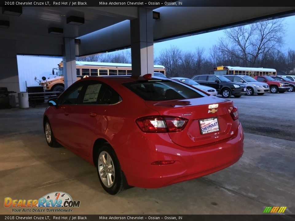 2018 Chevrolet Cruze LT Red Hot / Jet Black Photo #5