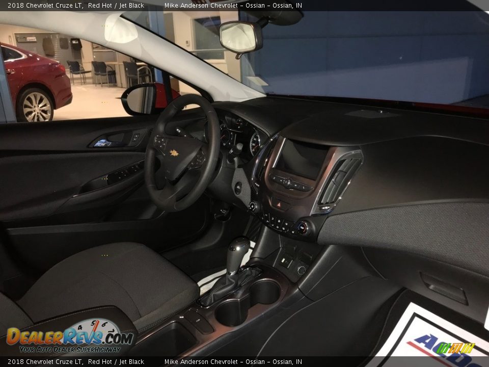 2018 Chevrolet Cruze LT Red Hot / Jet Black Photo #6