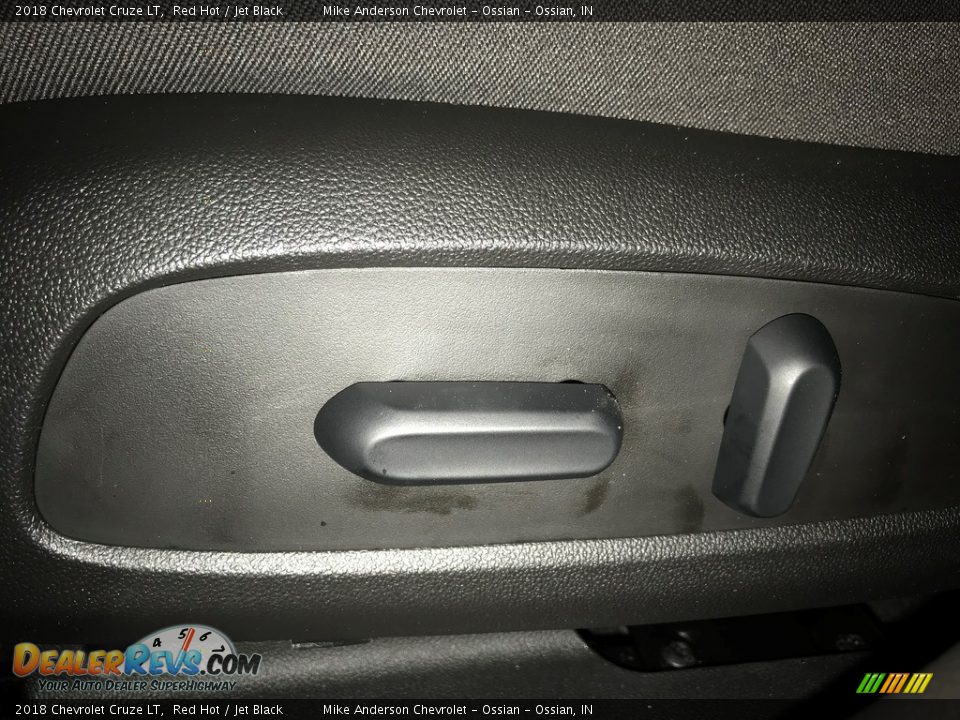 2018 Chevrolet Cruze LT Red Hot / Jet Black Photo #7