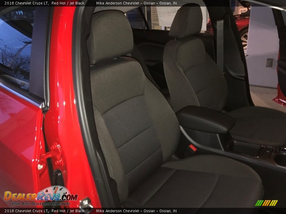 2018 Chevrolet Cruze LT Red Hot / Jet Black Photo #8