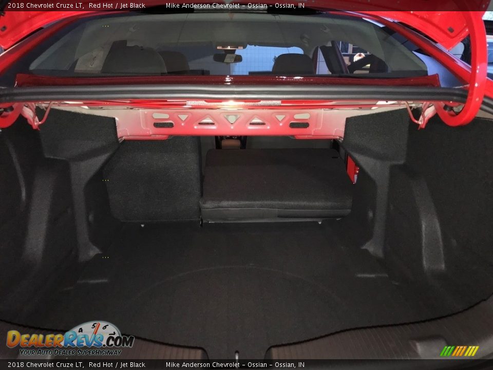 2018 Chevrolet Cruze LT Red Hot / Jet Black Photo #11