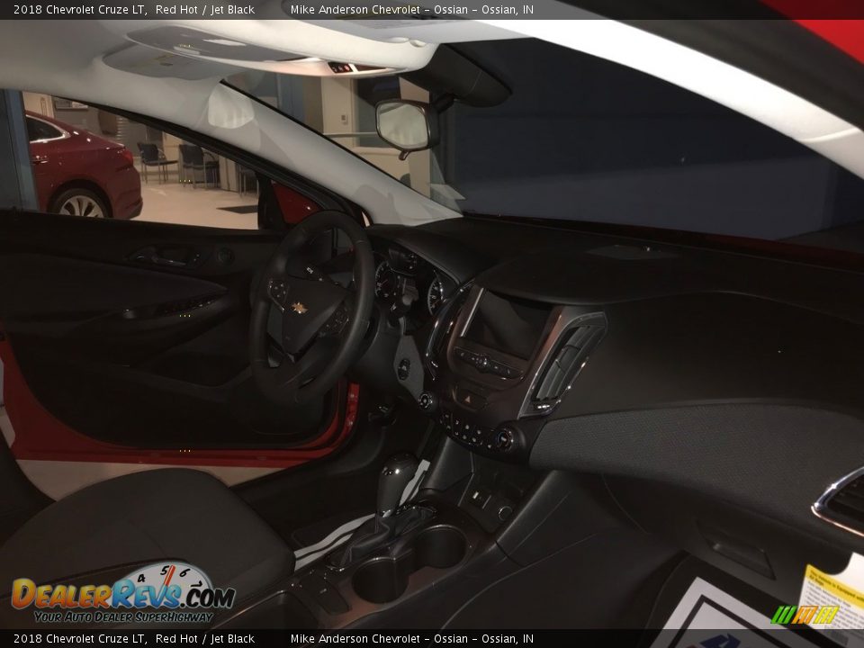 2018 Chevrolet Cruze LT Red Hot / Jet Black Photo #14