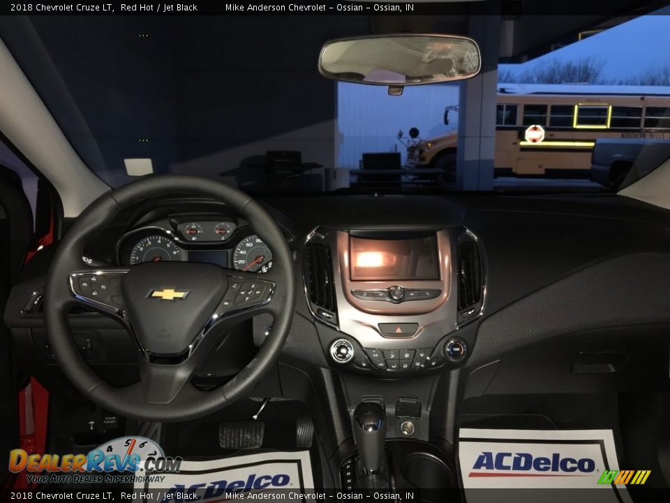 2018 Chevrolet Cruze LT Red Hot / Jet Black Photo #15