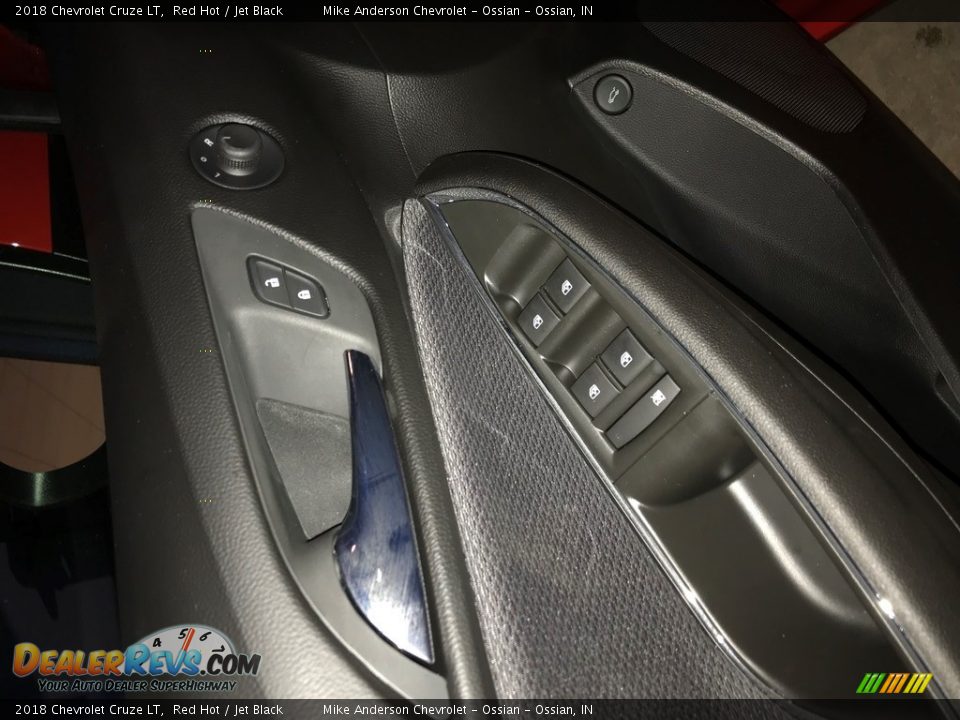2018 Chevrolet Cruze LT Red Hot / Jet Black Photo #16