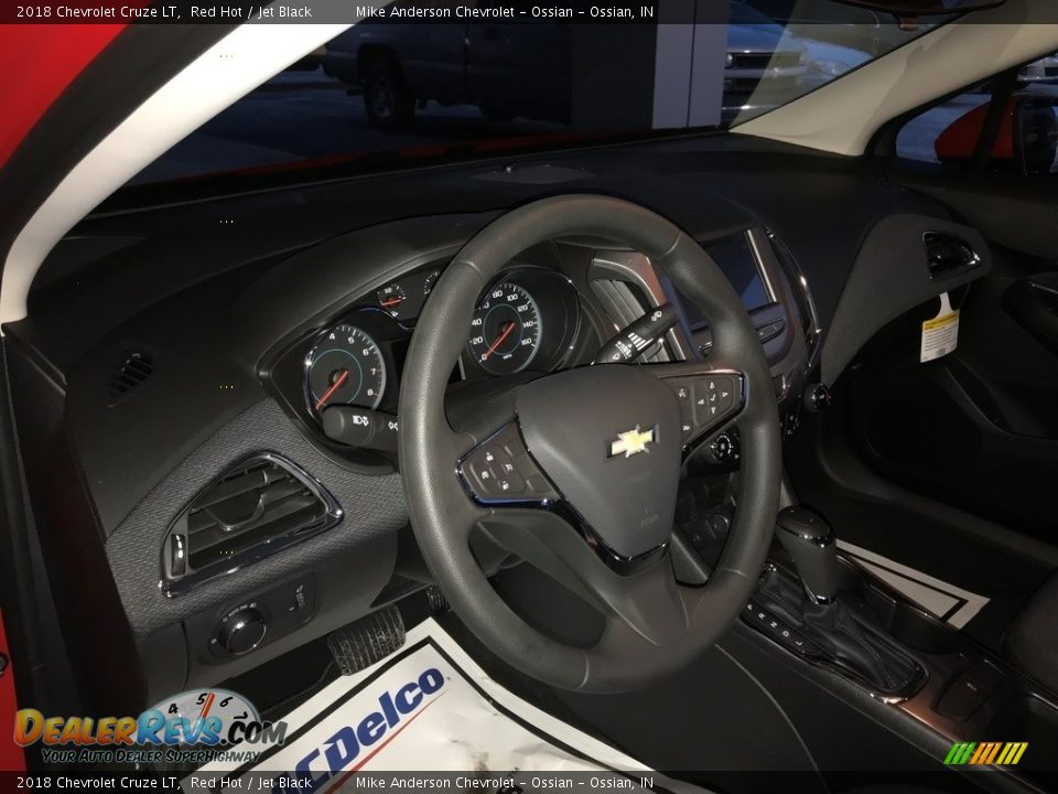 2018 Chevrolet Cruze LT Red Hot / Jet Black Photo #17