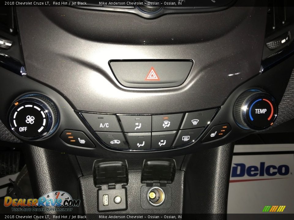2018 Chevrolet Cruze LT Red Hot / Jet Black Photo #24