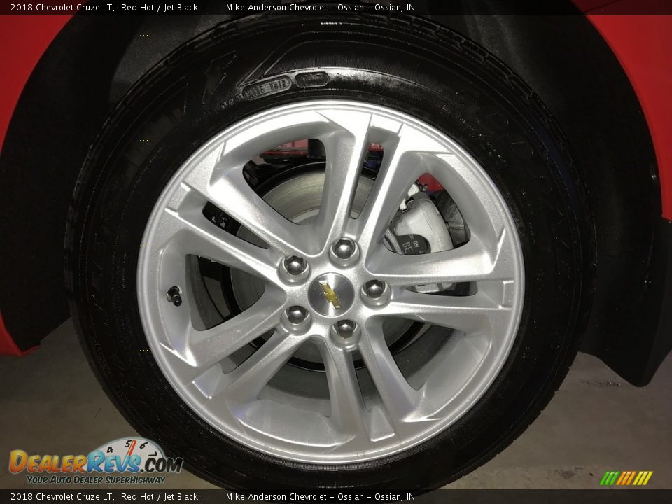 2018 Chevrolet Cruze LT Red Hot / Jet Black Photo #25