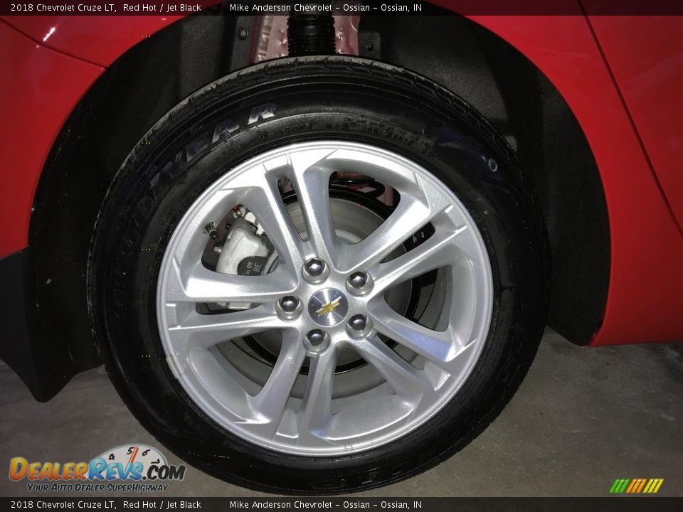 2018 Chevrolet Cruze LT Red Hot / Jet Black Photo #28